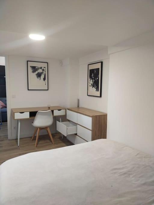 2 Piece Avec Terrasse Ensoleille Daire Suresnes Dış mekan fotoğraf
