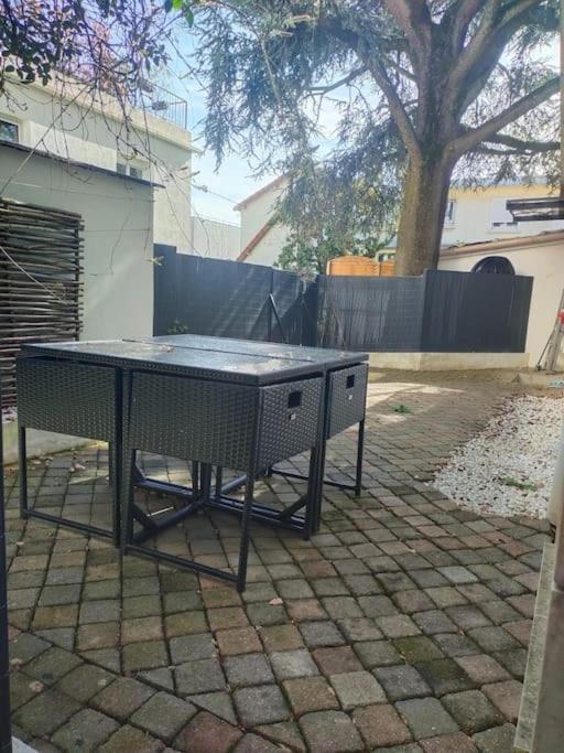 2 Piece Avec Terrasse Ensoleille Daire Suresnes Dış mekan fotoğraf